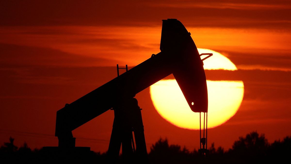 Cenové stropy snížily ruské tržby za plyn a ropu o třetinu